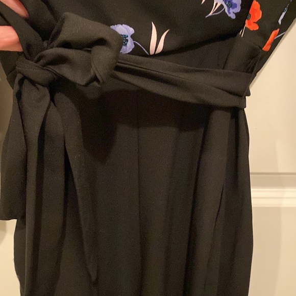 Ann Taylor jumpsuit floral wrap top black wide leg 3/4 sleeve. - Picture 4 of 8